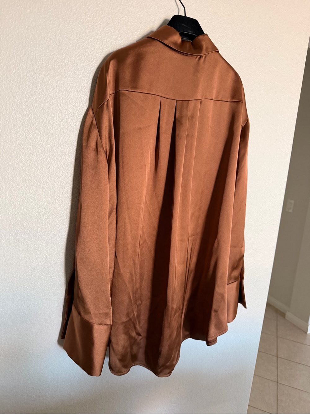 alice + olivia Camel Satin Button-Front Top - Picture 3 of 6